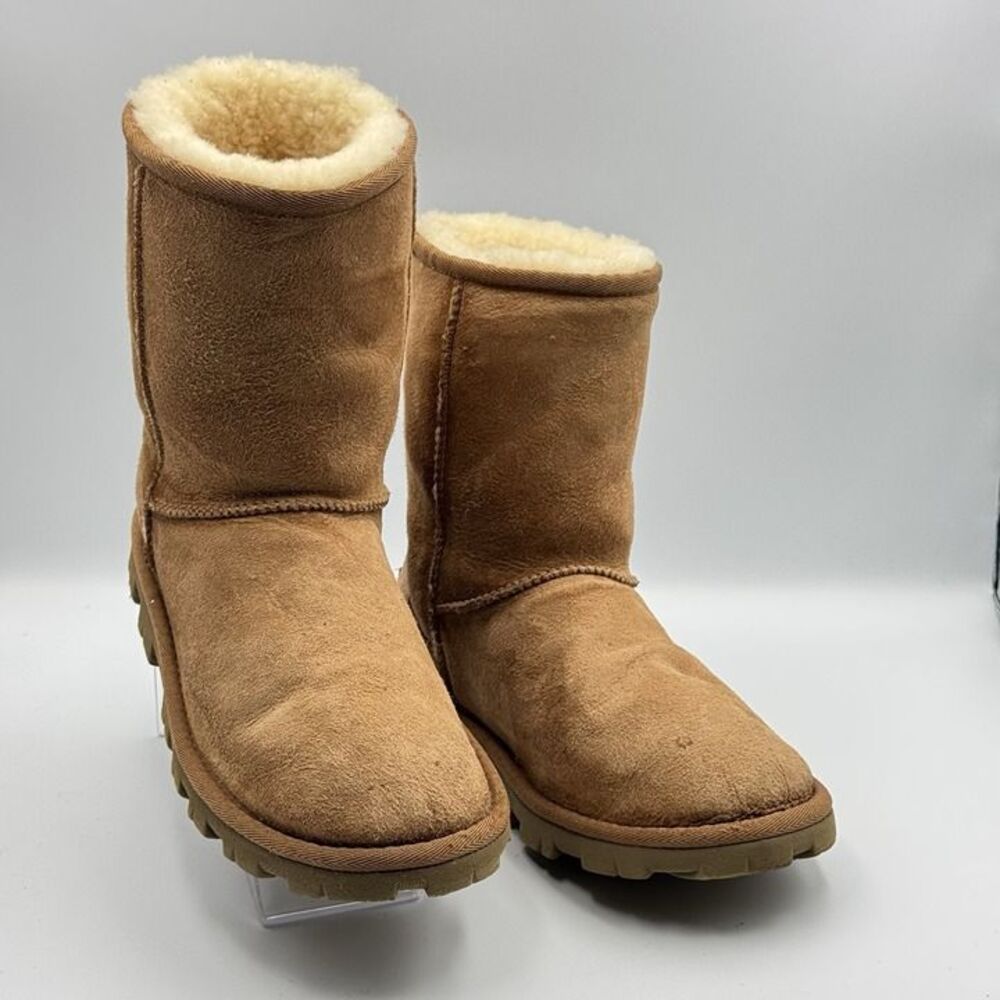 Ugg Boots Women 8 Chestnut Classic II Short Boots - F19011C  in GOOD Condition
